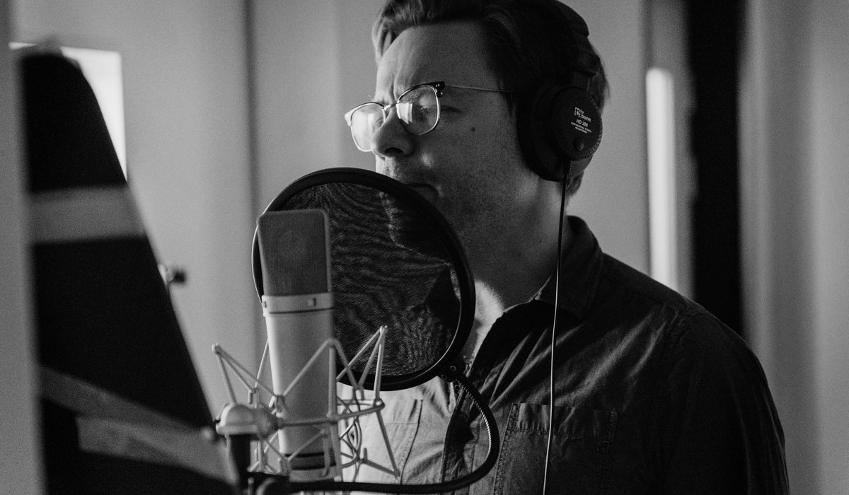 röstcasting-kim-pratar-i-speaker